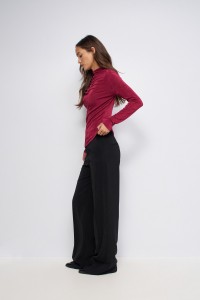 PULL TEXTUR� AVEC OUVERTURE SUR LA POITRINE