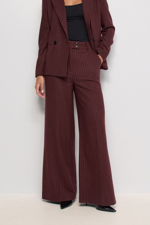 GESTREEPTE CHINO MET WIDE PIJP