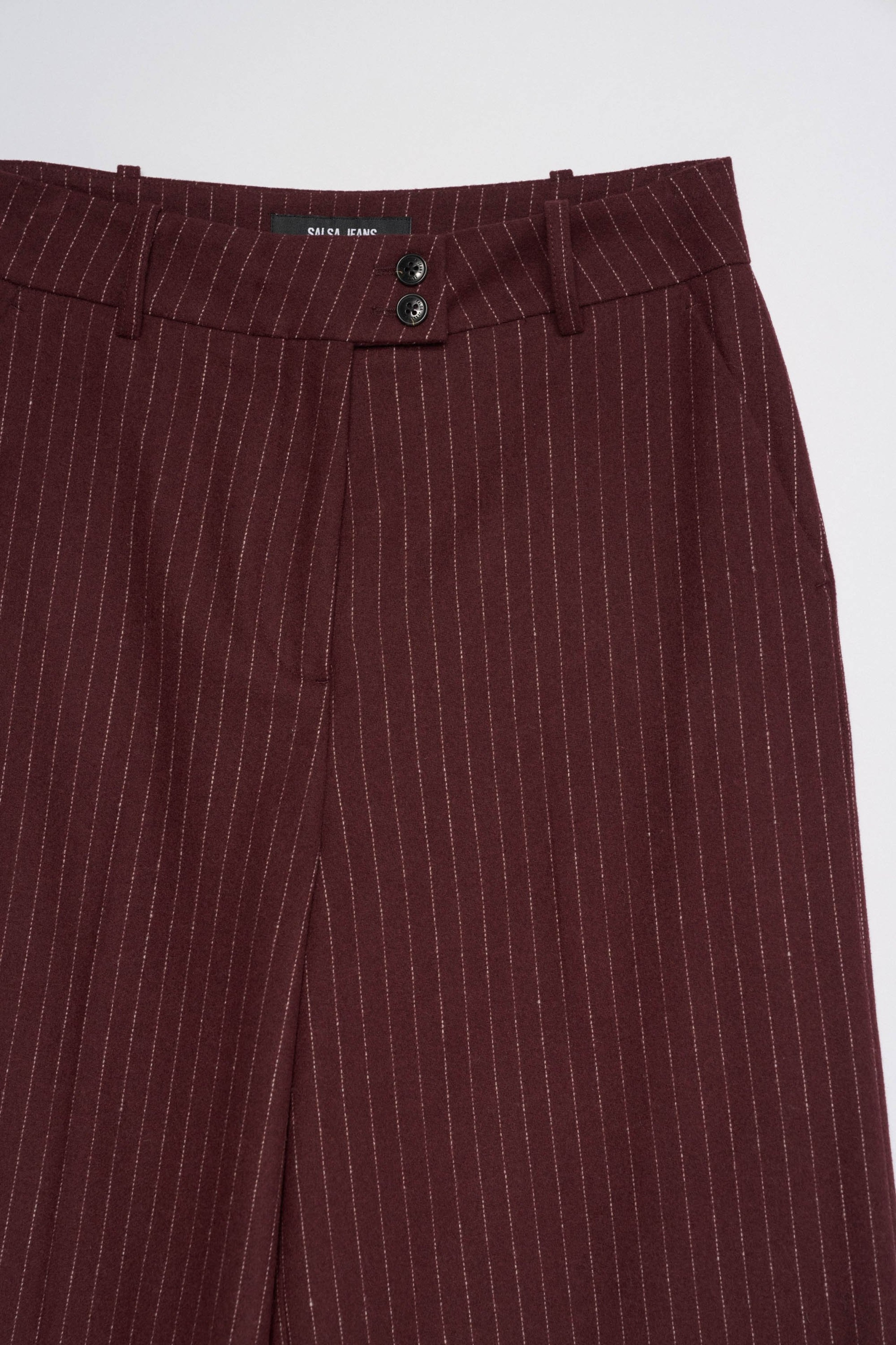 GESTREEPTE CHINO MET WIDE PIJP
