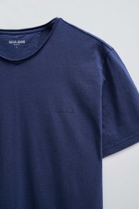 T-SHIRT WITH BRANDING