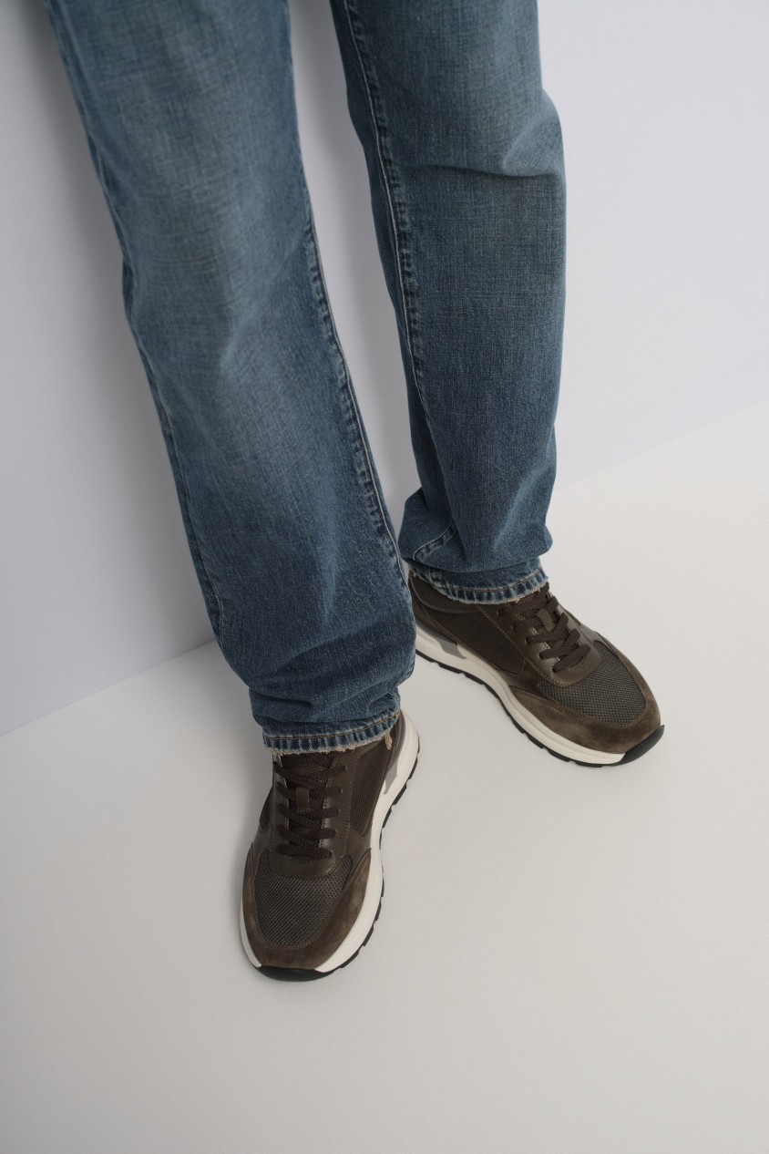 TRAINERS IN SUEDE