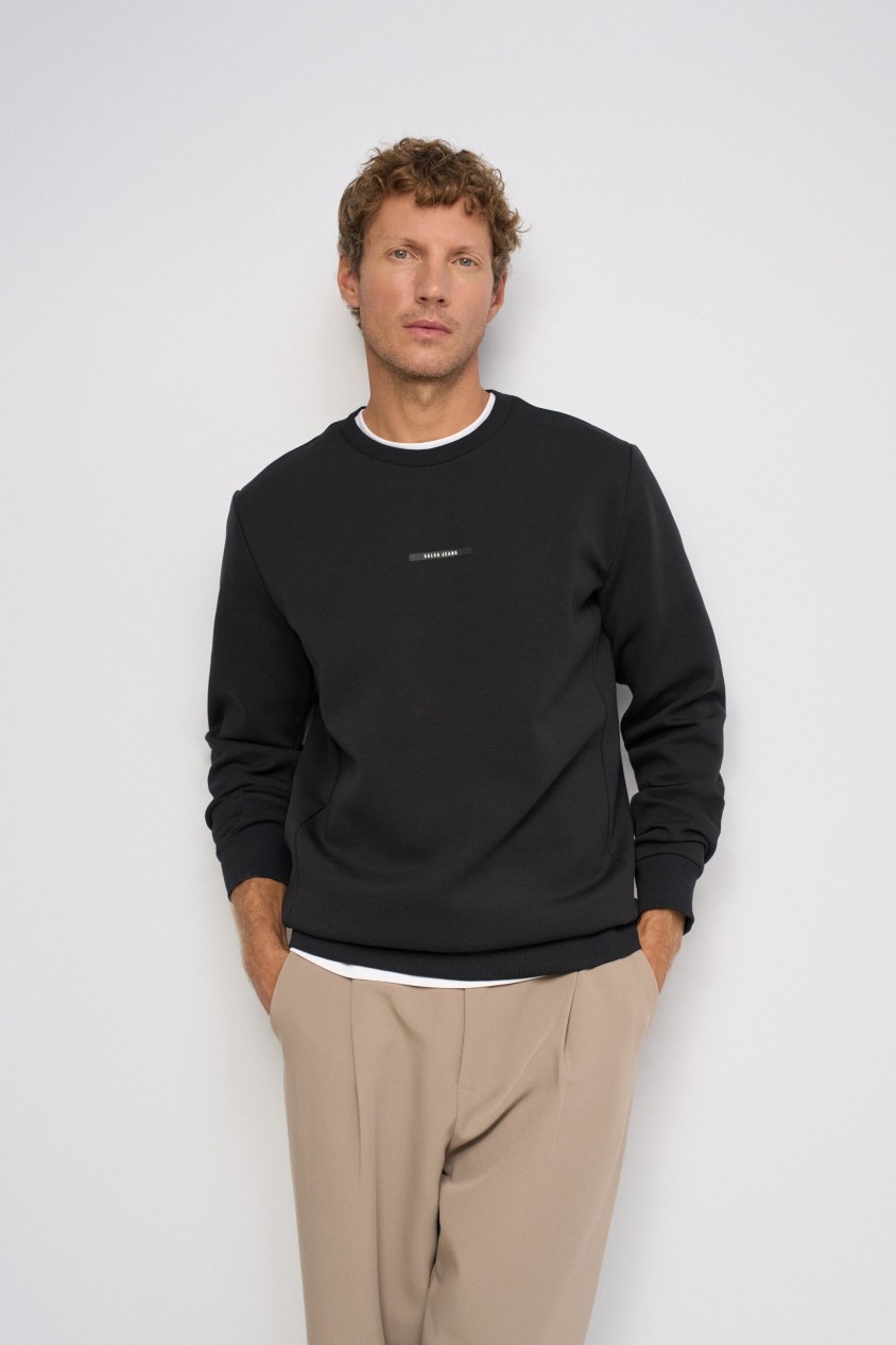 SWEATSHIRT MIT BRANDING