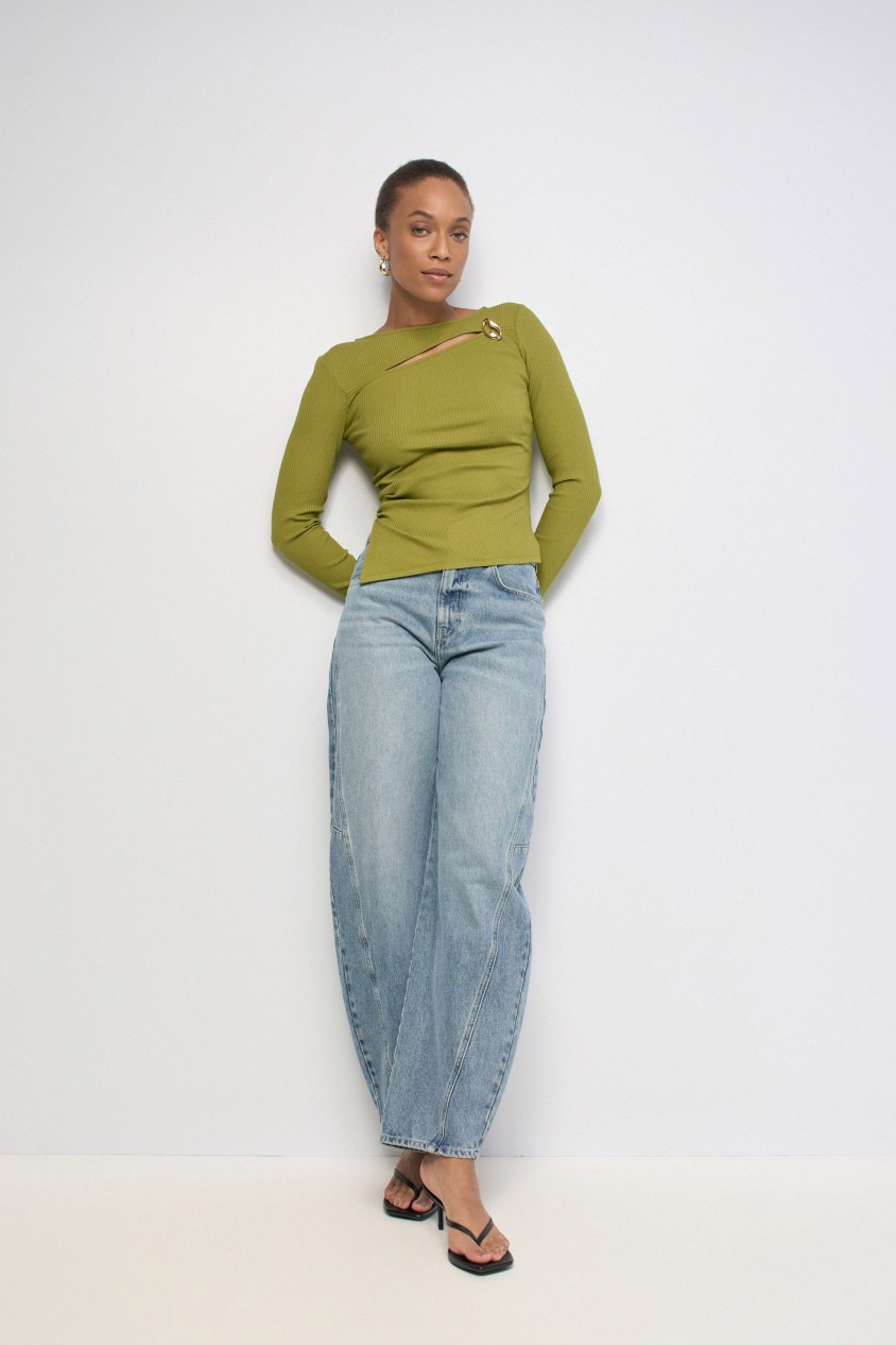 ASYMMETRISCHER PULLOVER MIT CUT-OUT AN DER BRUST