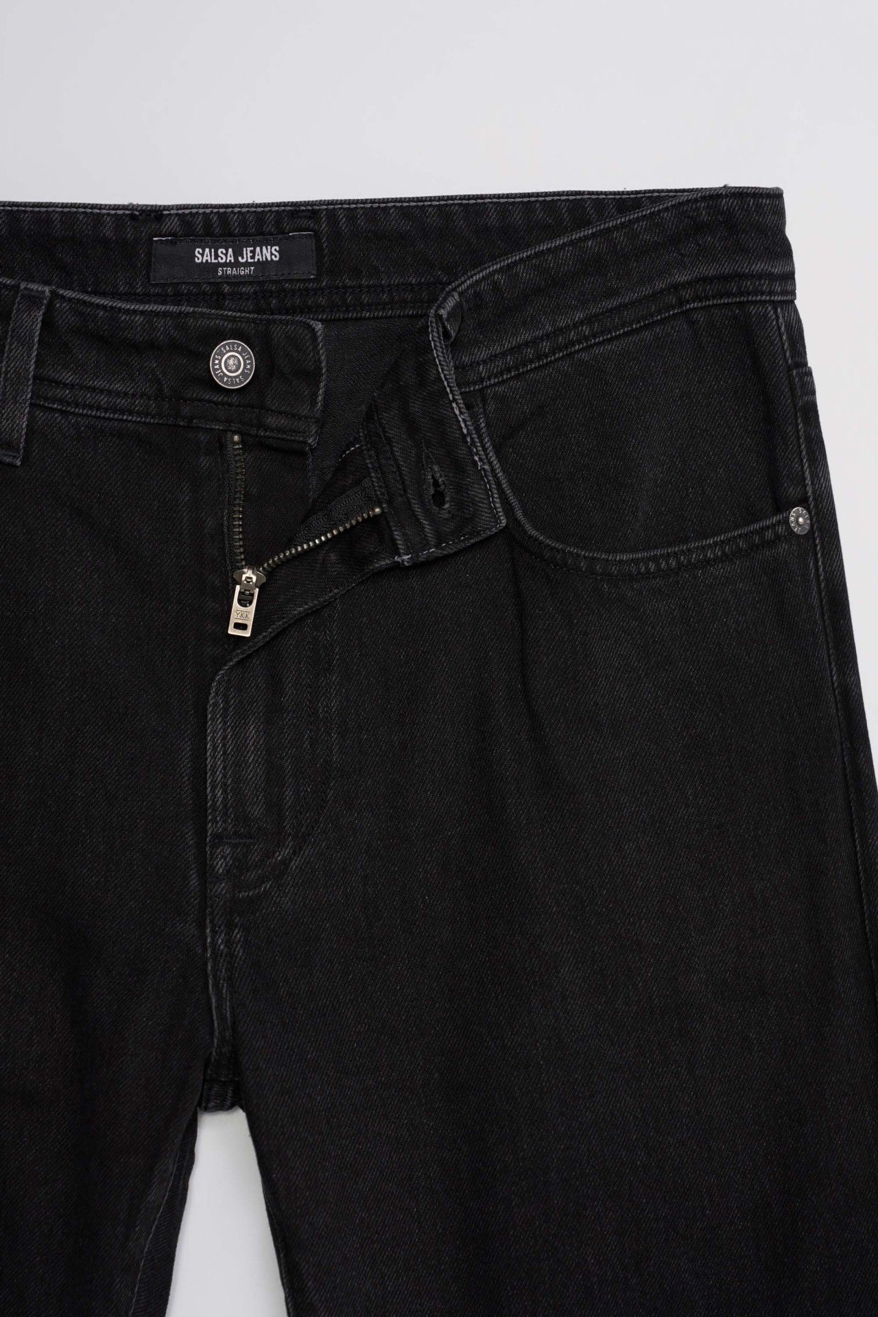 STRAIGHT FIT JEANS