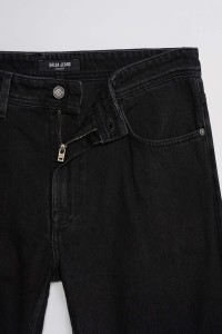 STRAIGHT FIT JEANS