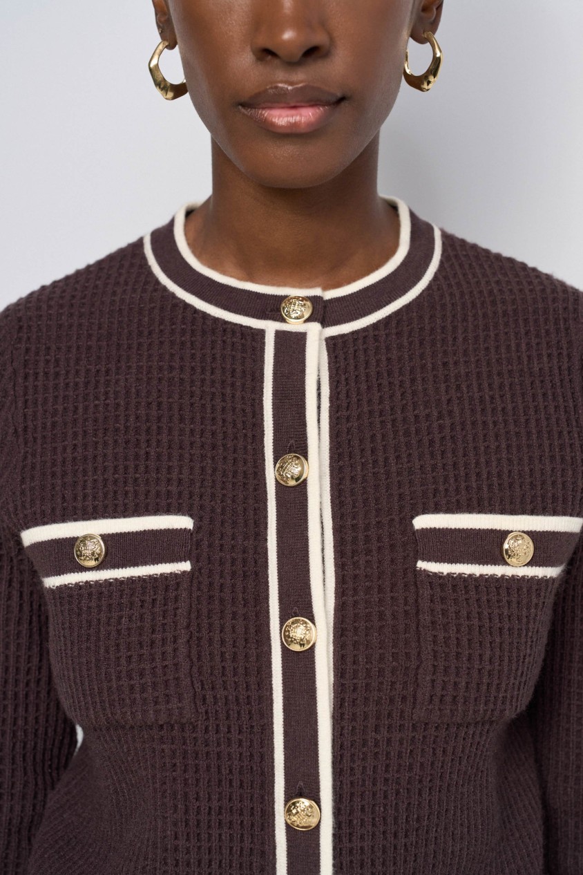 CARDIGAN MIT GOLDENEN KNÖPFEN