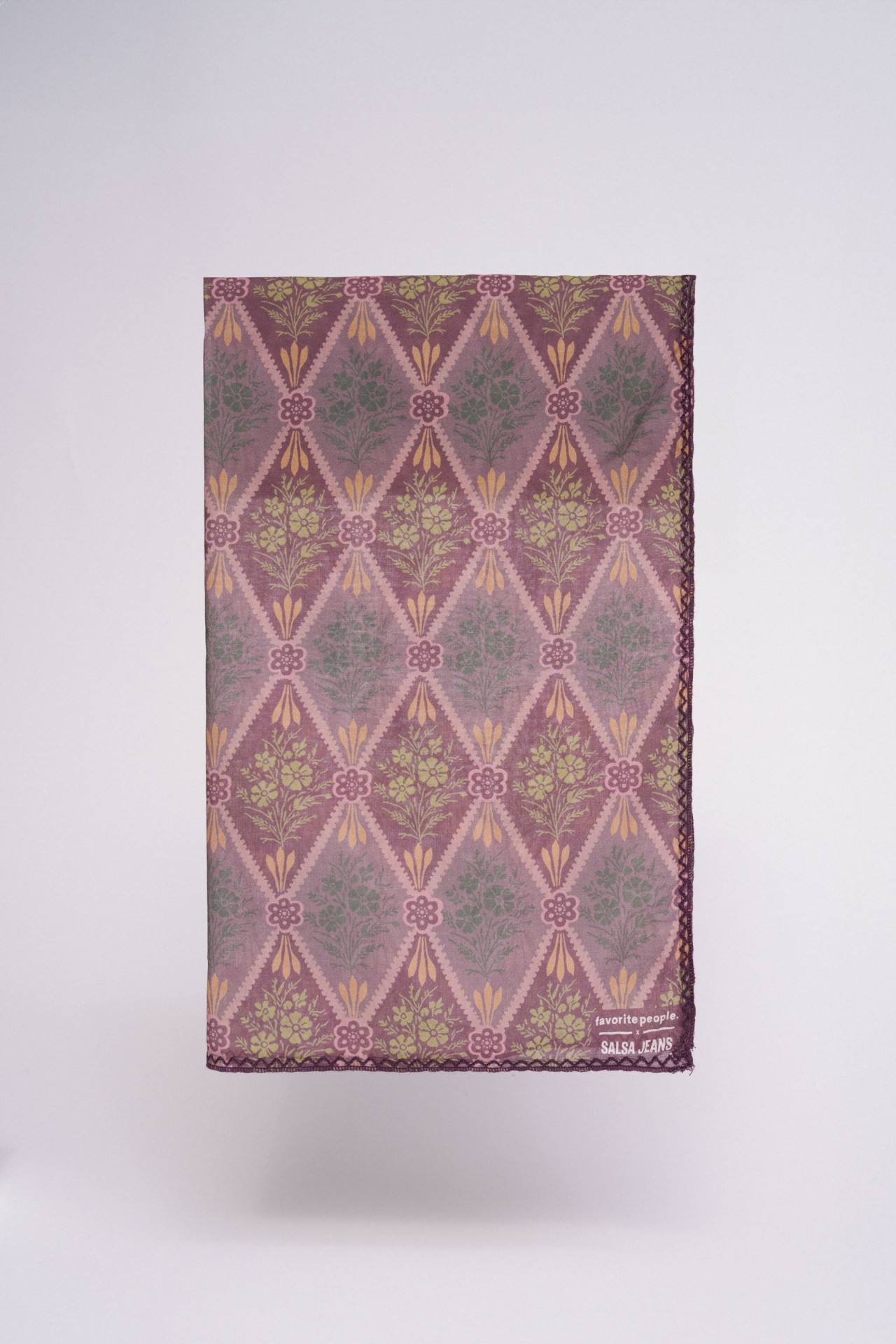 FOULARD � MOTIF FAVORITE PEOPLE X SALSA JEANS
