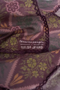 FOULARD � MOTIF FAVORITE PEOPLE X SALSA JEANS