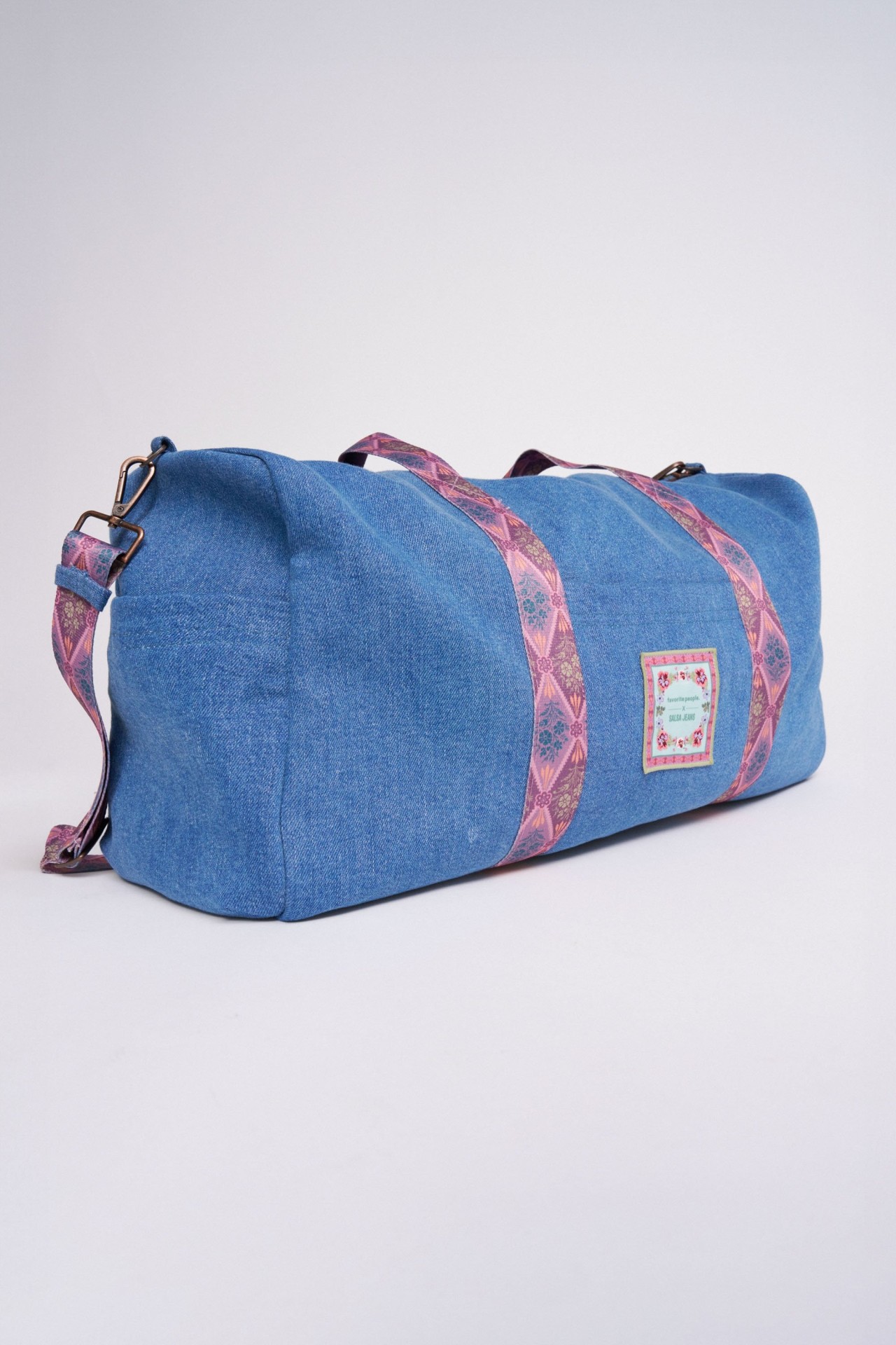 SACO EM DENIM FAVORITE PEOPLE X SALSA JEANS