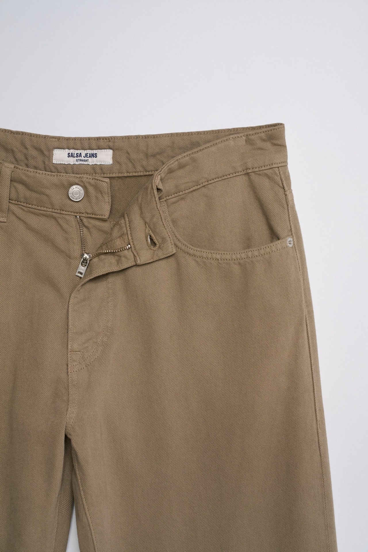 STRAIGHT FIT JEANS