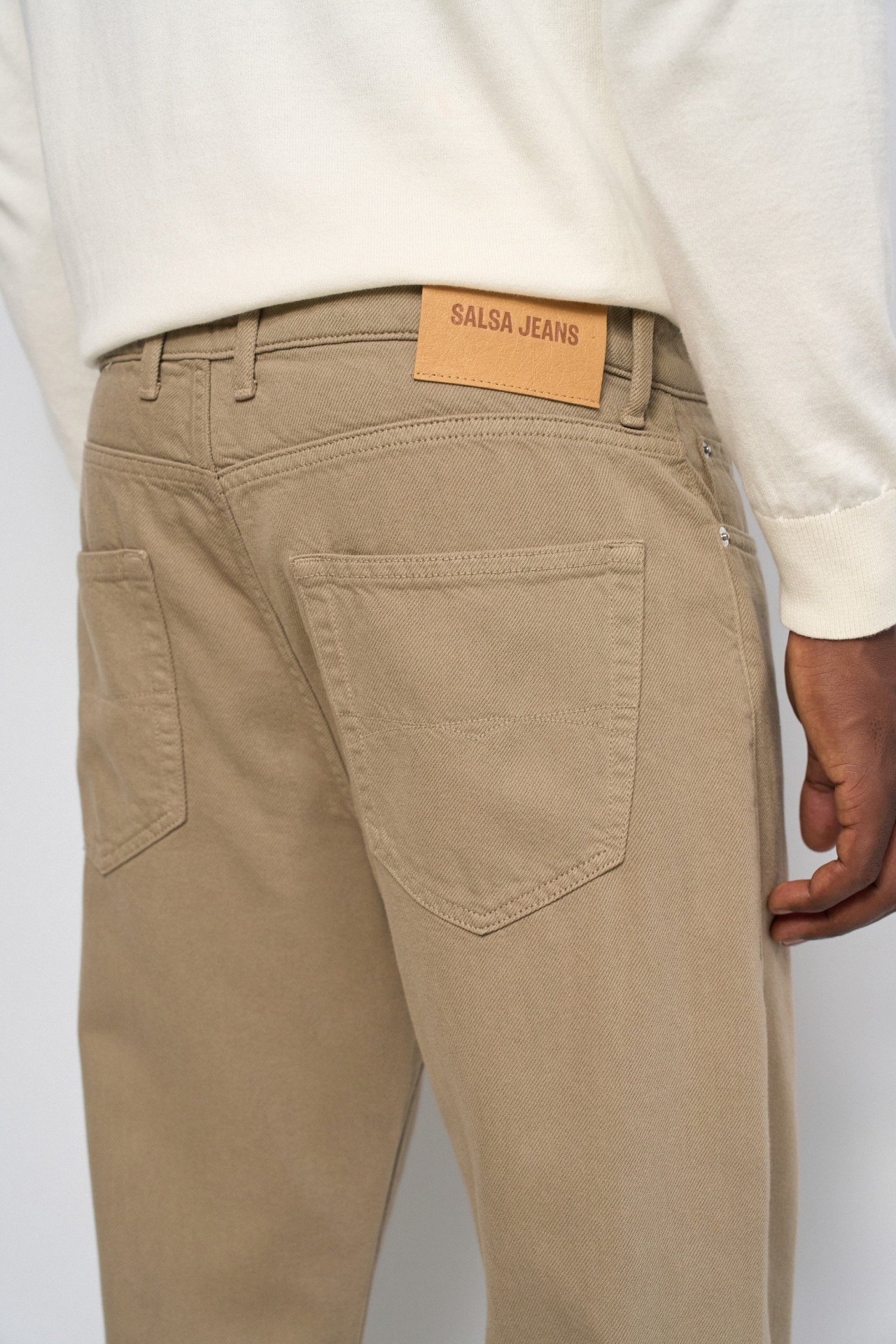 STRAIGHT FIT JEANS