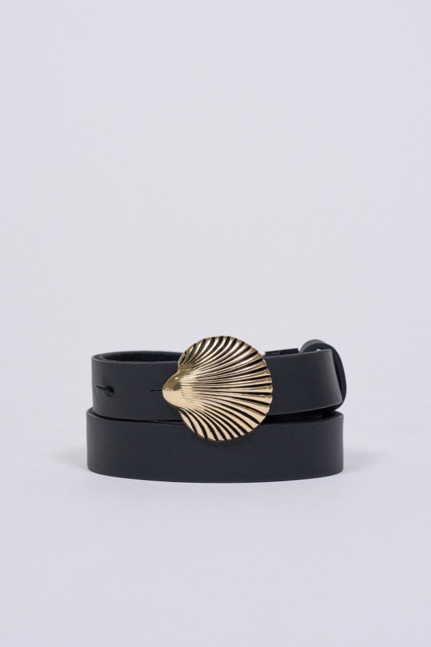 LEDERG�RTEL MIT METALLDETAIL