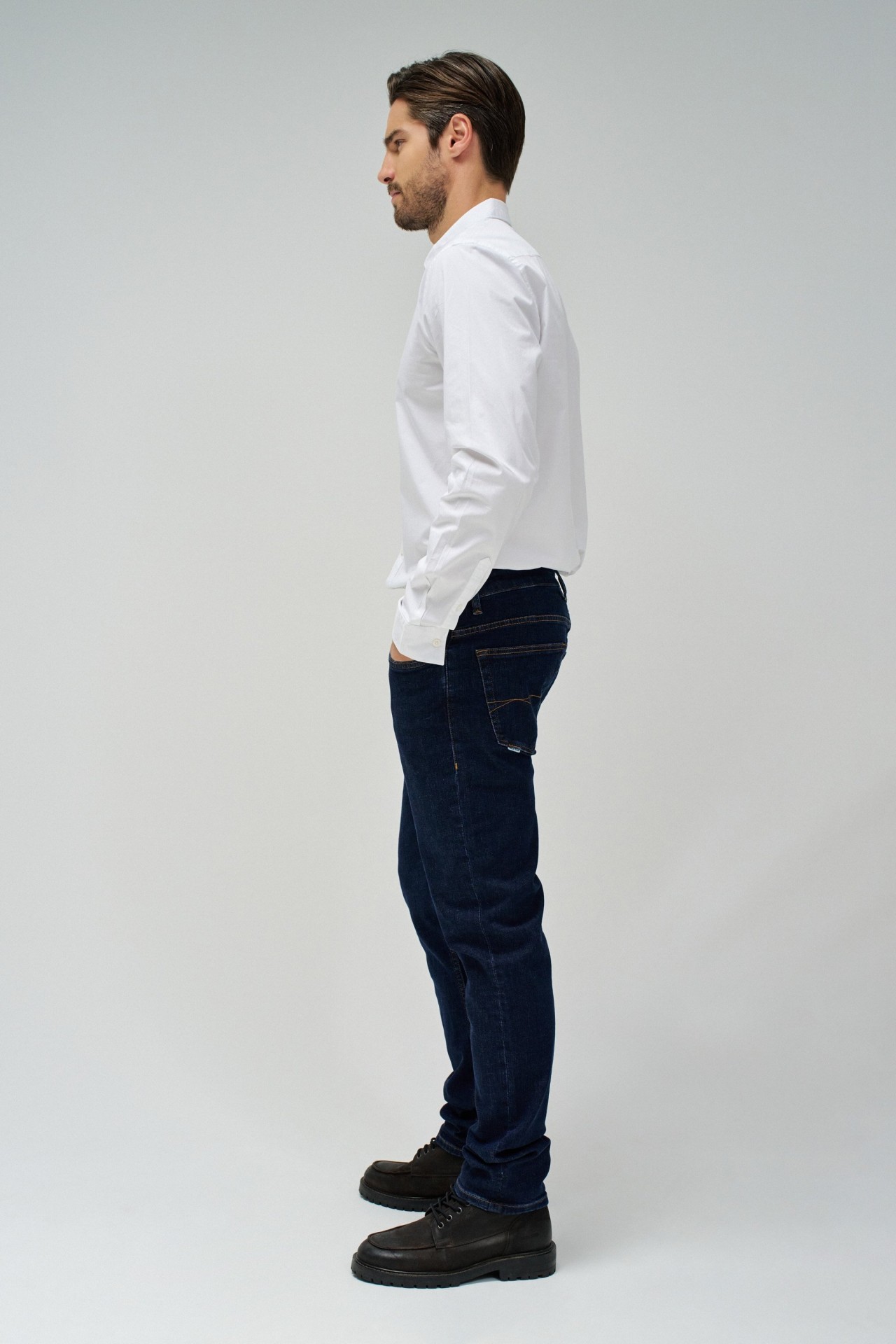 REGULAR FIT JEANS