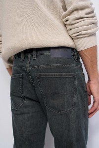 SLIM FIT JEANS