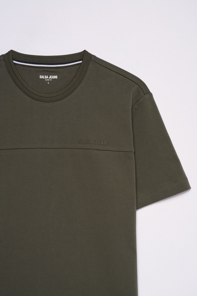 CAMISETA CON BRANDING