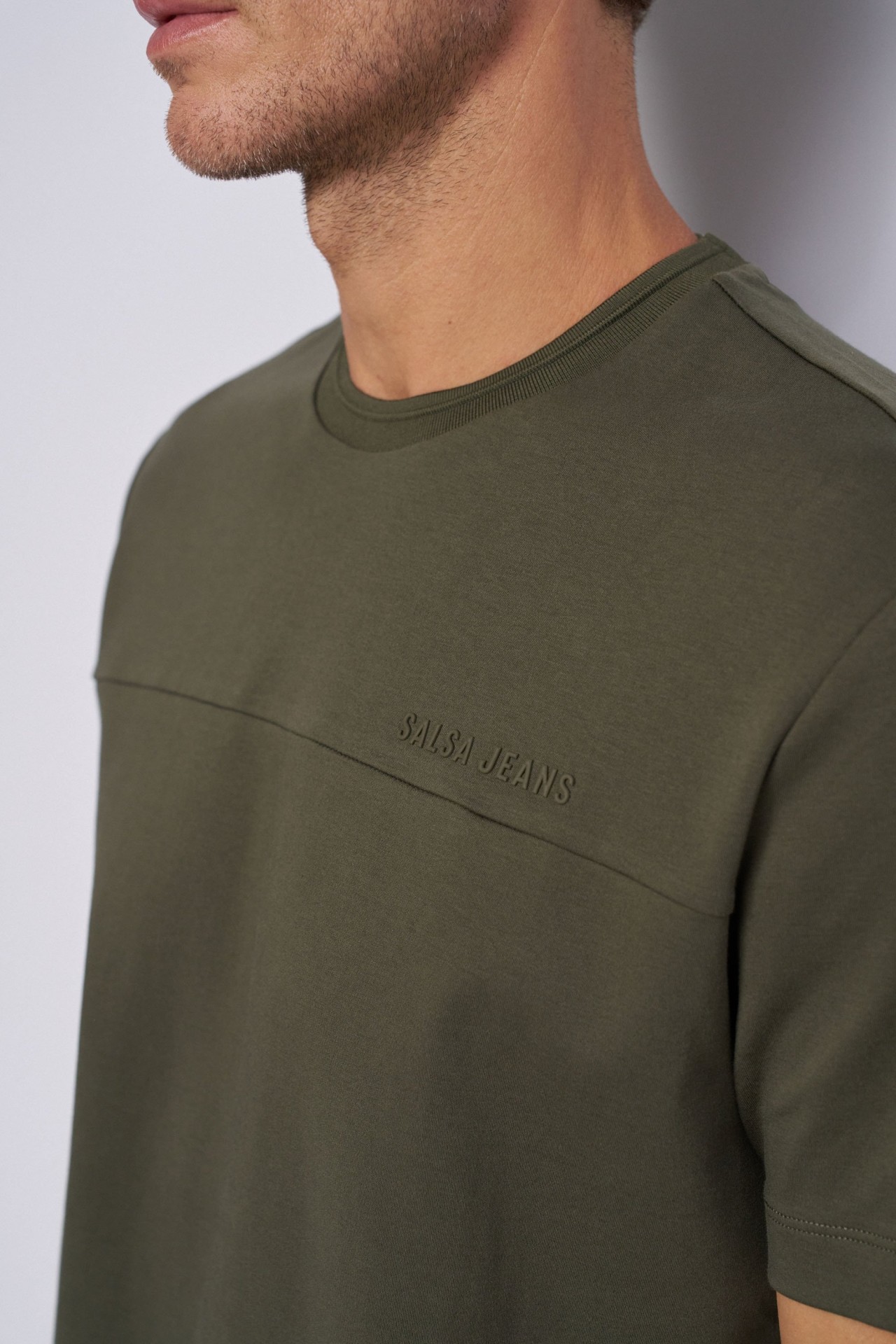 T-SHIRT COM BRANDING