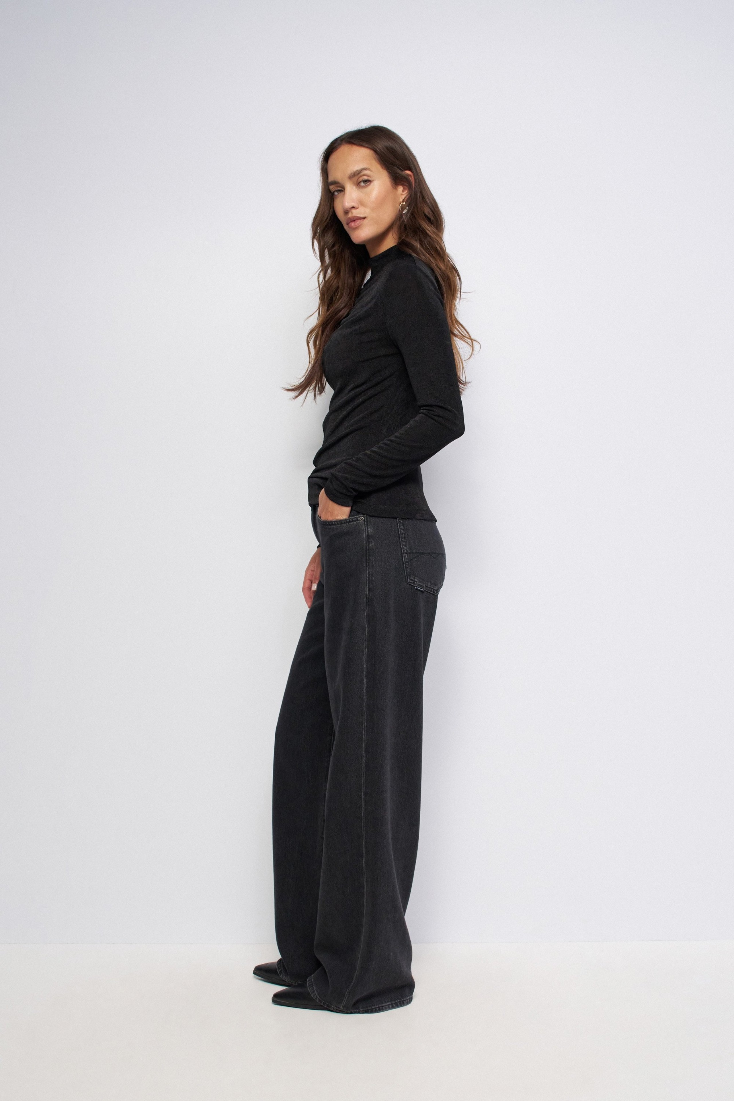 TEXTURIERTER PULLOVER MIT CUT- OUT