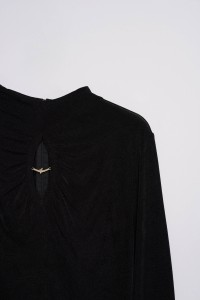 CAMISOLA TEXTURADA COM ABERTURA NO PEITO