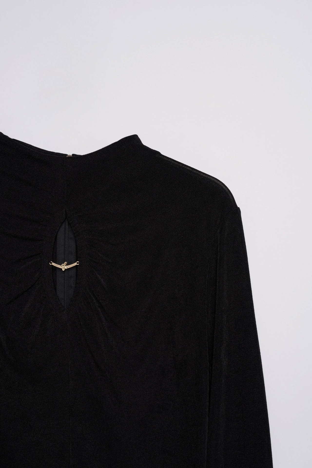 CAMISOLA TEXTURADA COM ABERTURA NO PEITO
