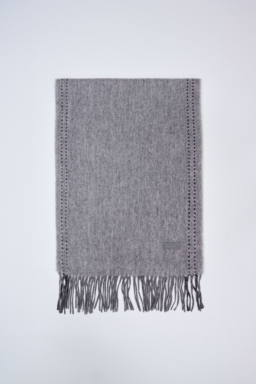 �CHARPE � FRANGES AVEC LAINE