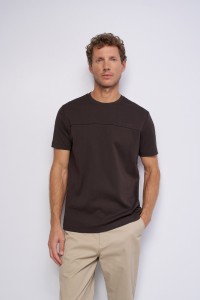 T-SHIRT MIT BRANDING
