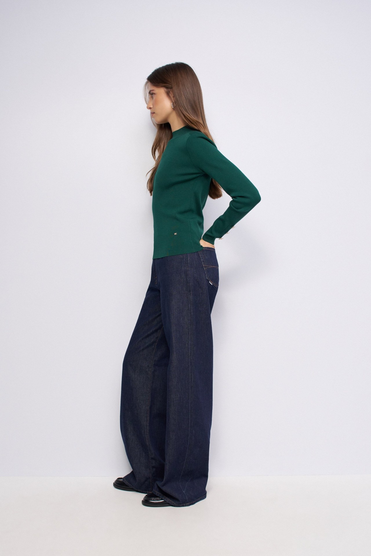 PULL EN MAILLE � COL ROUL�