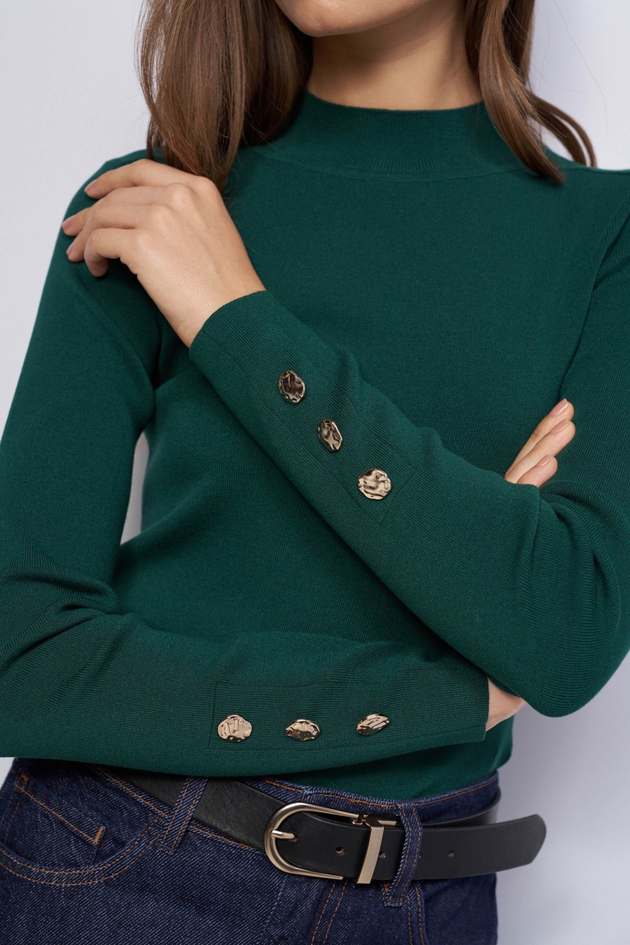 PULL EN MAILLE � COL ROUL�