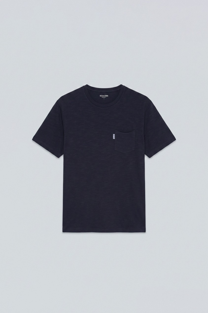 T-SHIRT MIT TASCHE