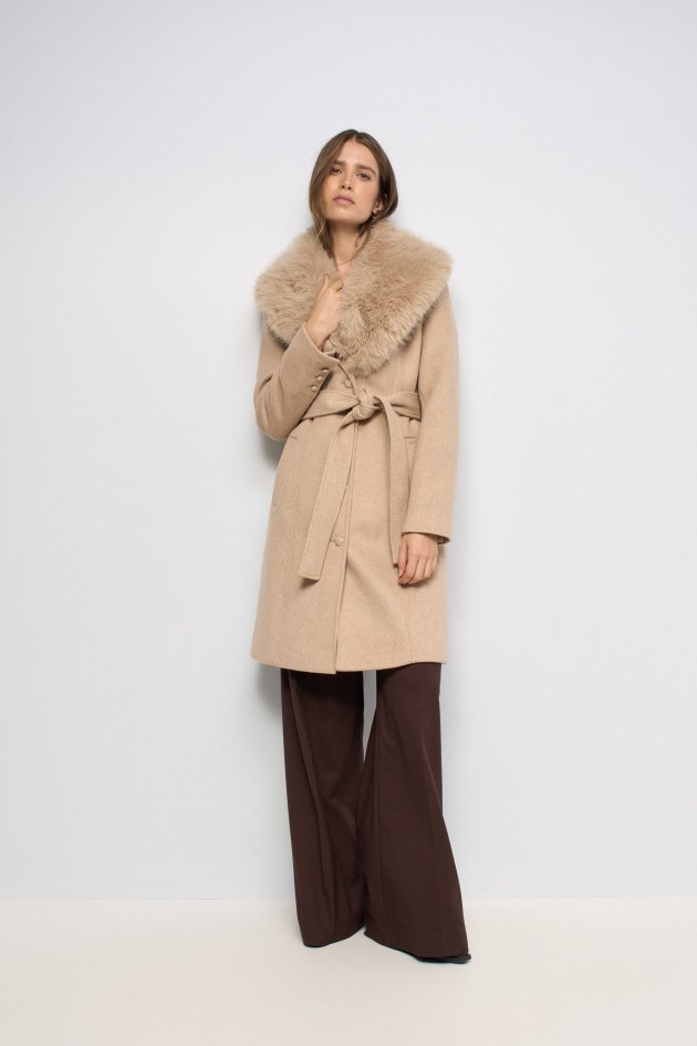 MANTEAU GRACE COURT EN DRAP DE LAINE AVEC FOURRURE