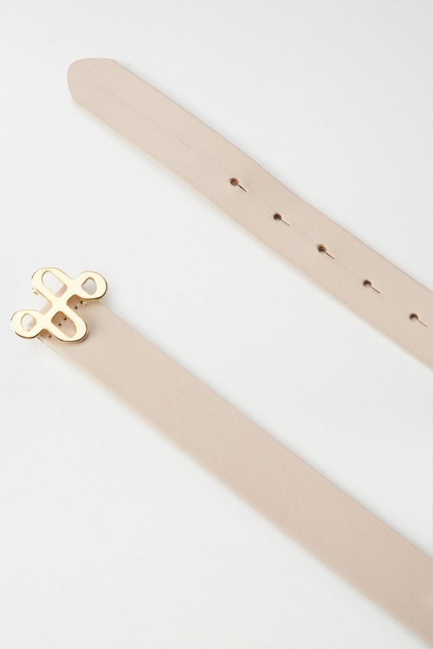 CEINTURE EN CUIR AVEC MARQUAGE DORÉ SUR LA BOUCLE