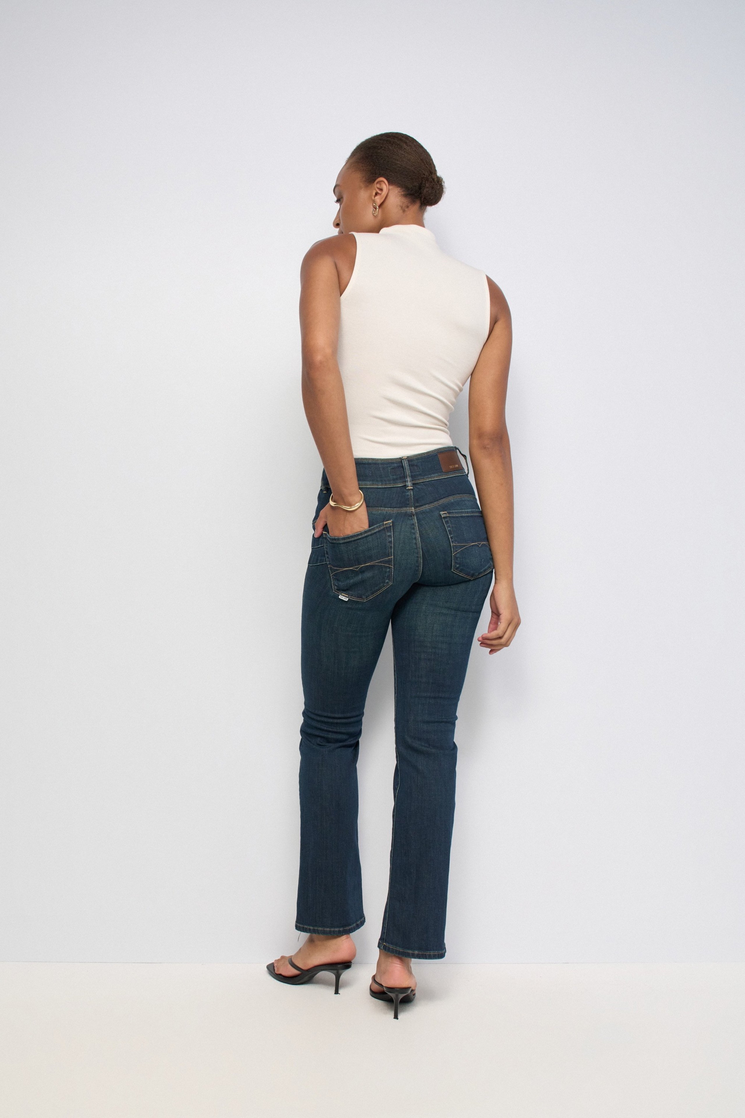 JEANS SECRET PUSH IN BOOTCUT