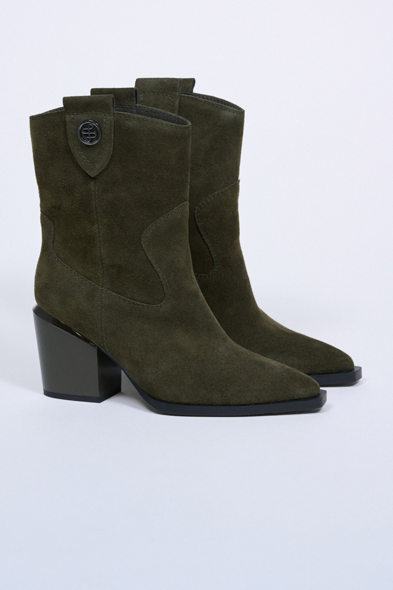 BOTAS DE CAMUR�A