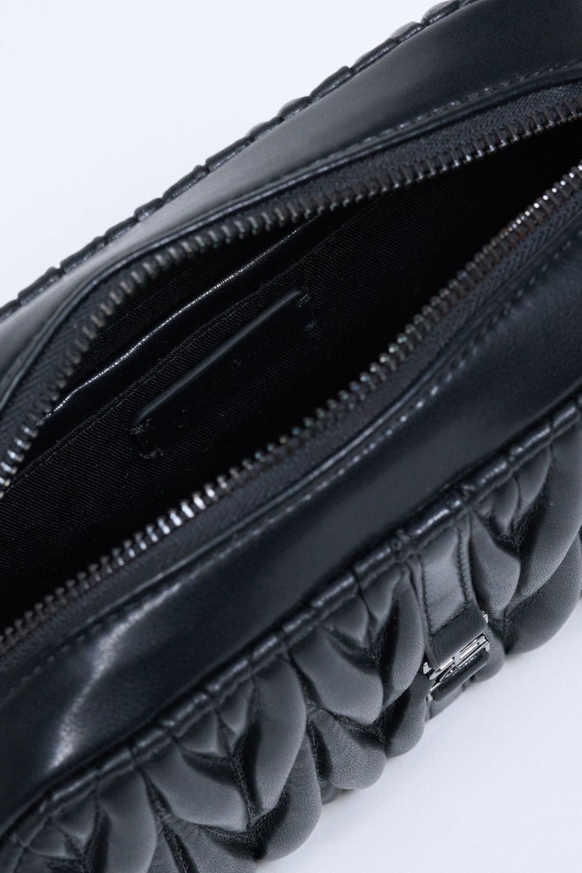 BOLSO ACOLCHADO EFECTO CUERO