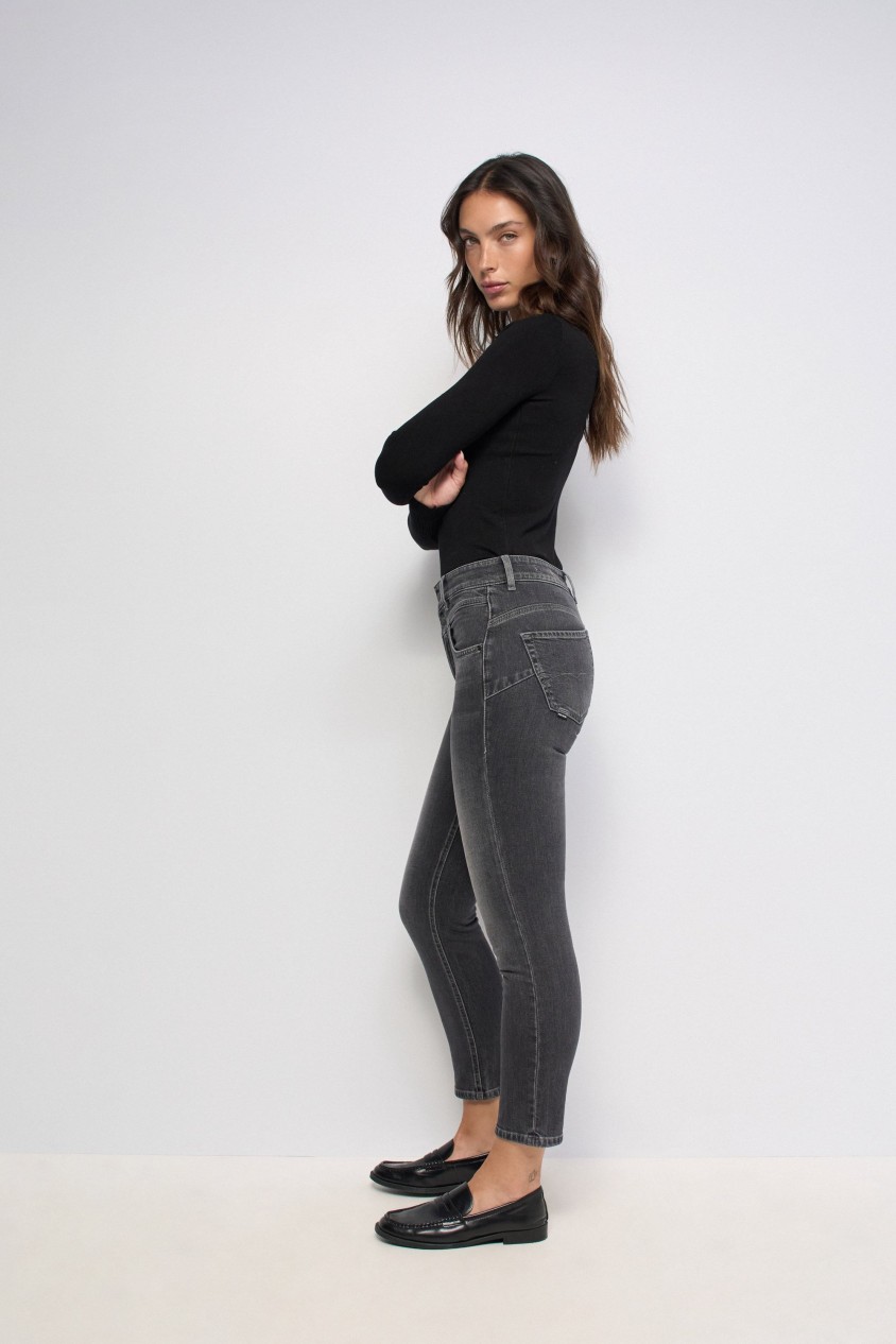 VAQUEROS FAITH PUSH IN CROPPED SLIM