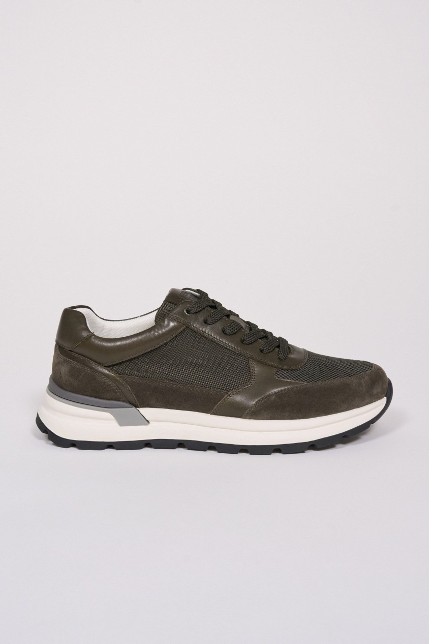 SNEAKER AUS VELOURSLEDER