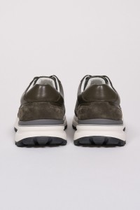 SNEAKER AUS VELOURSLEDER