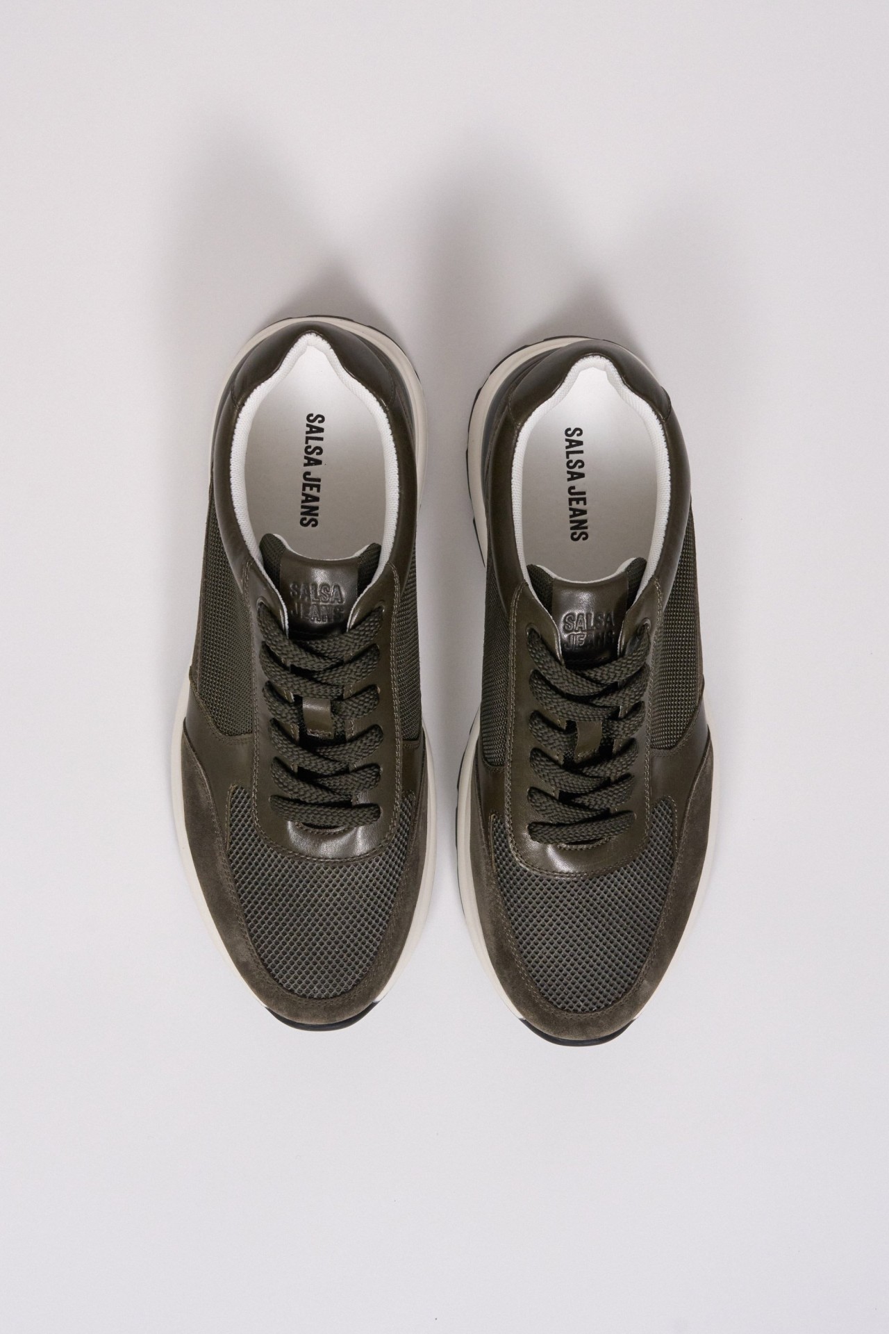SNEAKER AUS VELOURSLEDER
