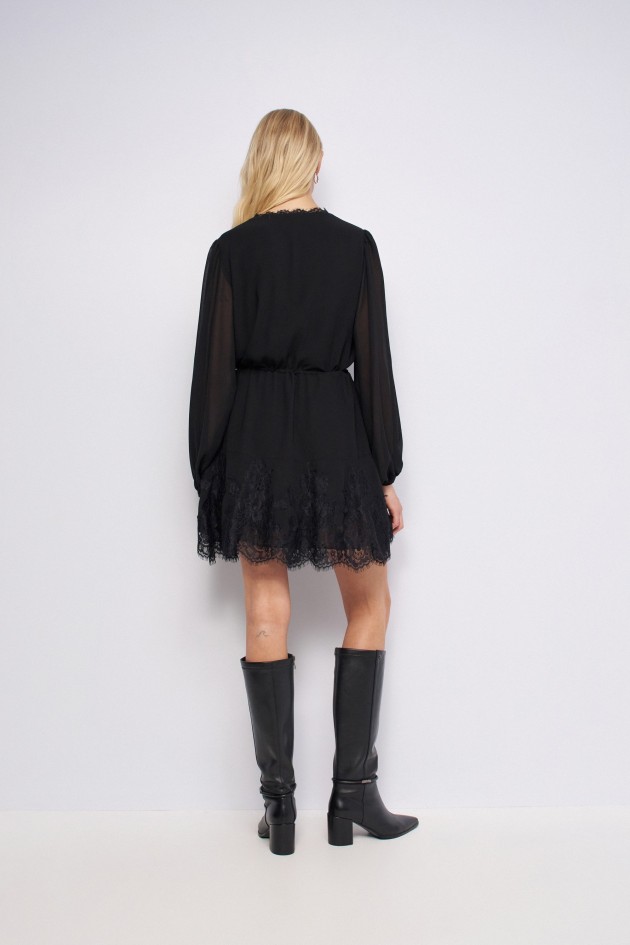VESTIDO CON DETALLES DE ENCAJE