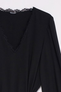 DRESS WITH LACE DETAILS