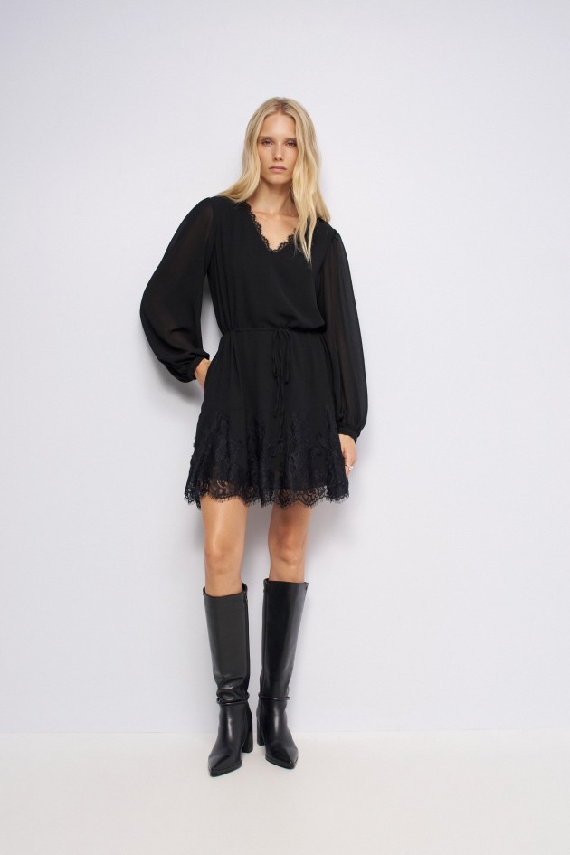VESTIDO CON DETALLES DE ENCAJE