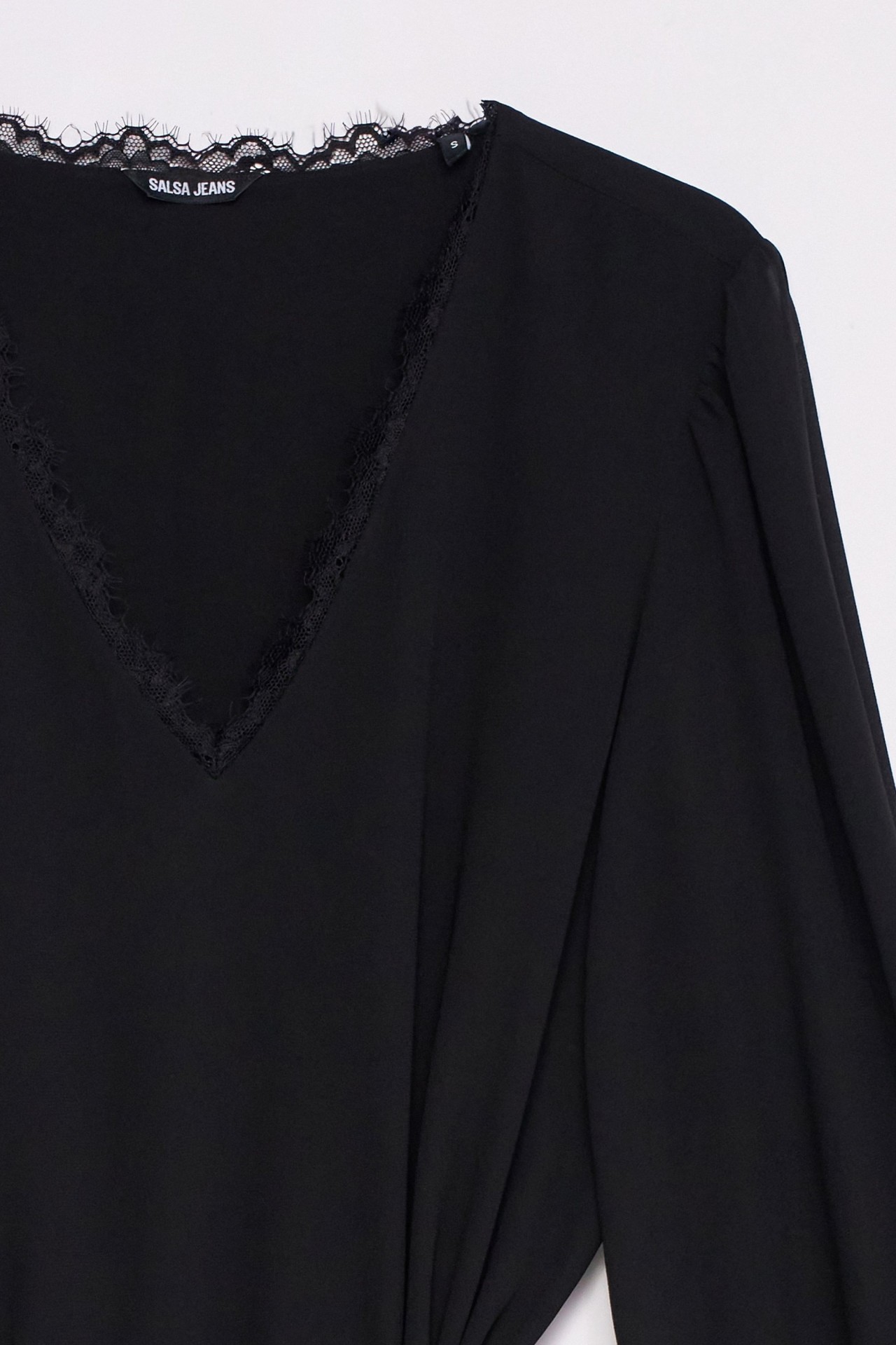 DRESS WITH LACE DETAILS