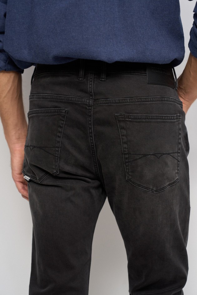 SLIM FIT JEANS