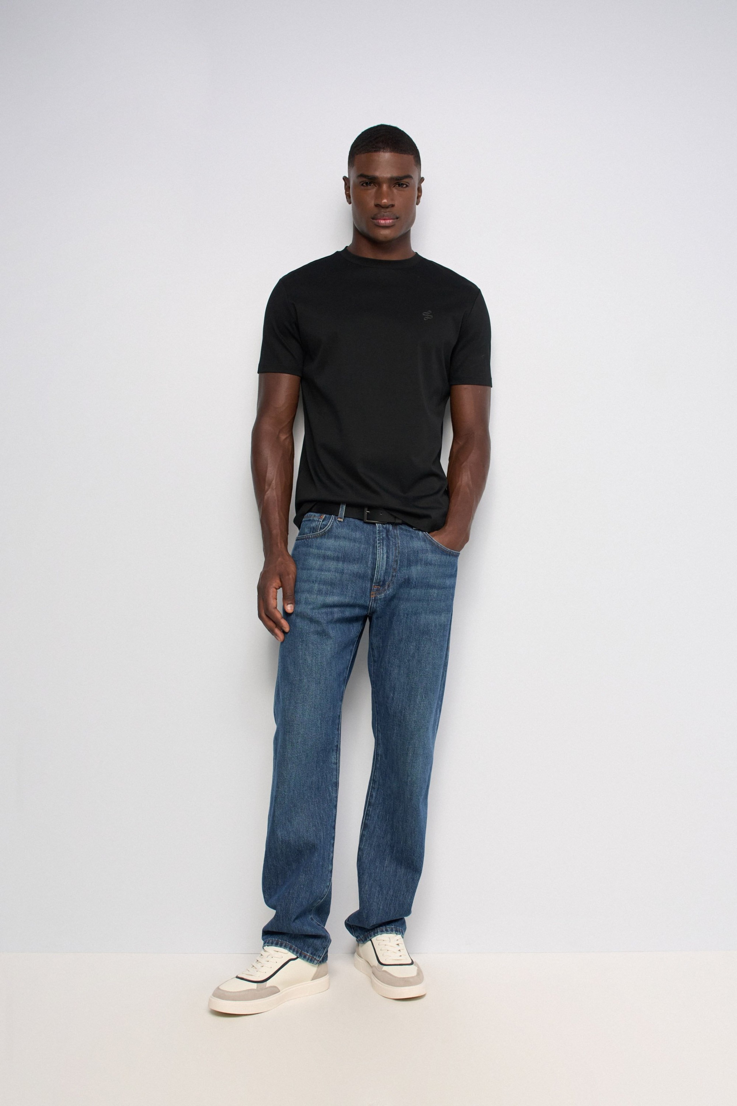 T-SHIRT WITH BRANDING
