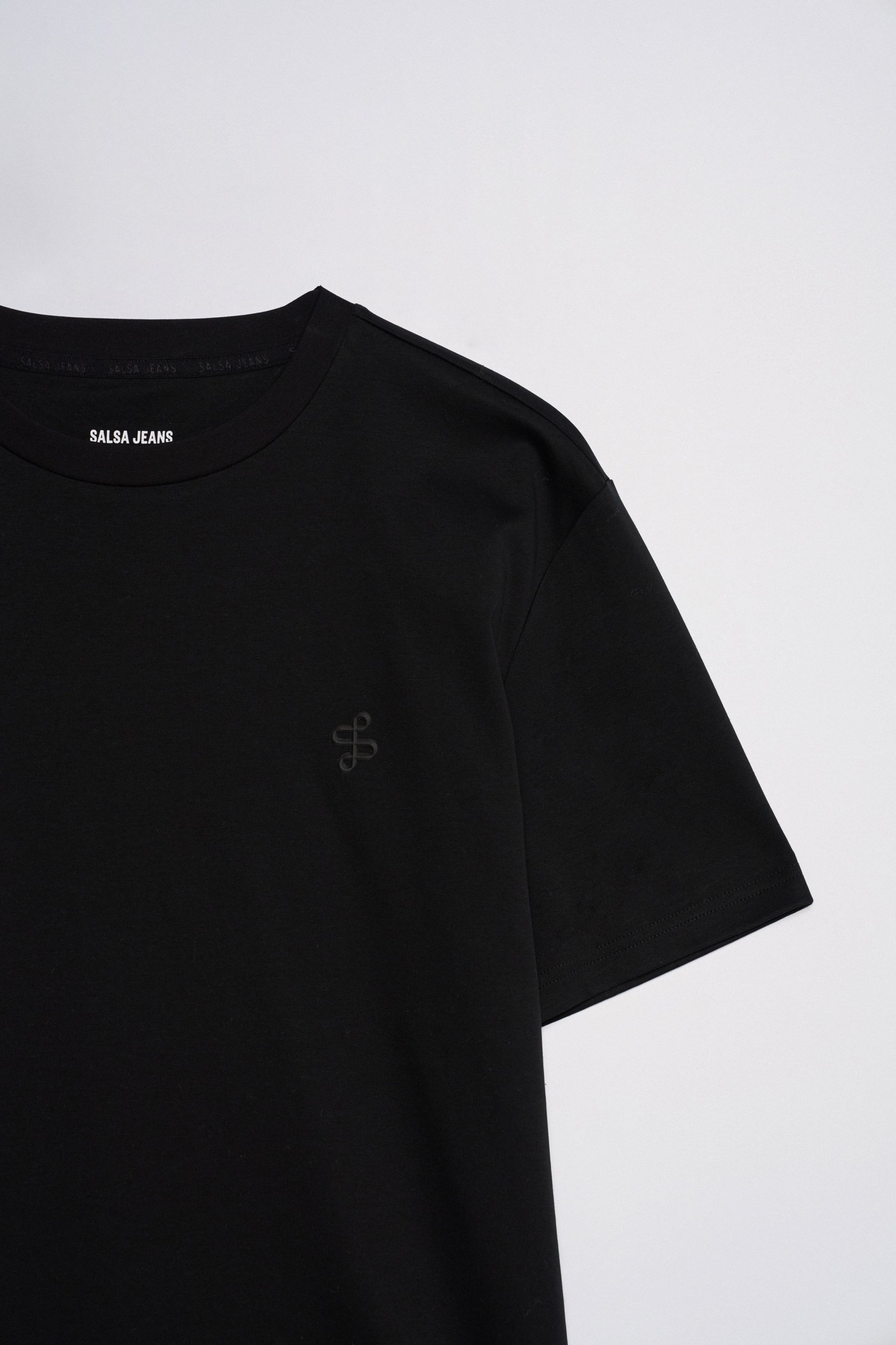 T-SHIRT WITH BRANDING