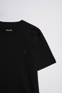 T-SHIRT WITH BRANDING