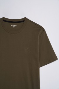 T-SHIRT WITH BRANDING