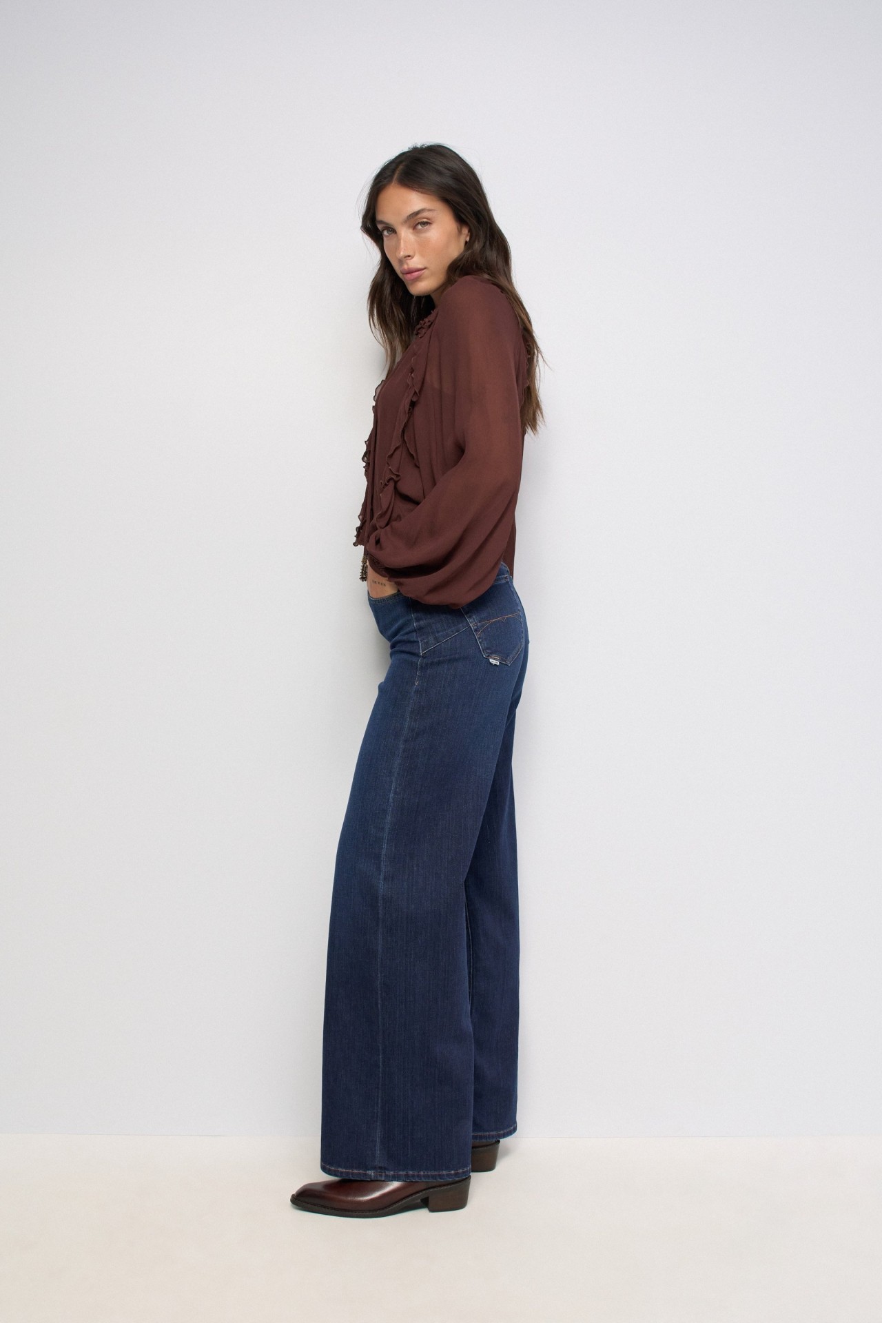 FAITH PUSH IN WIDE PERFECT SHAPE JEANS