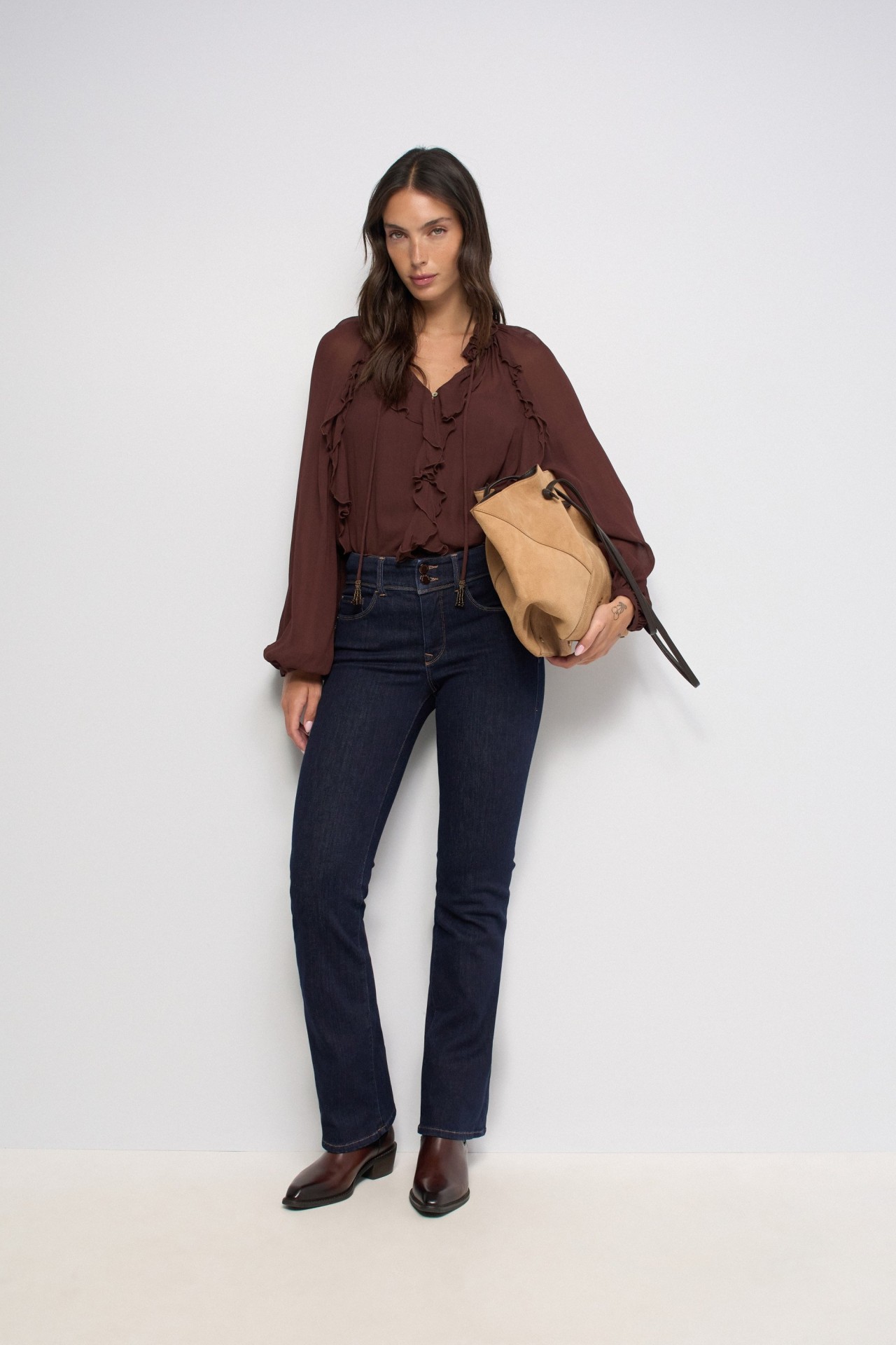 SECRET PUSH IN BOOTCUT JEANS