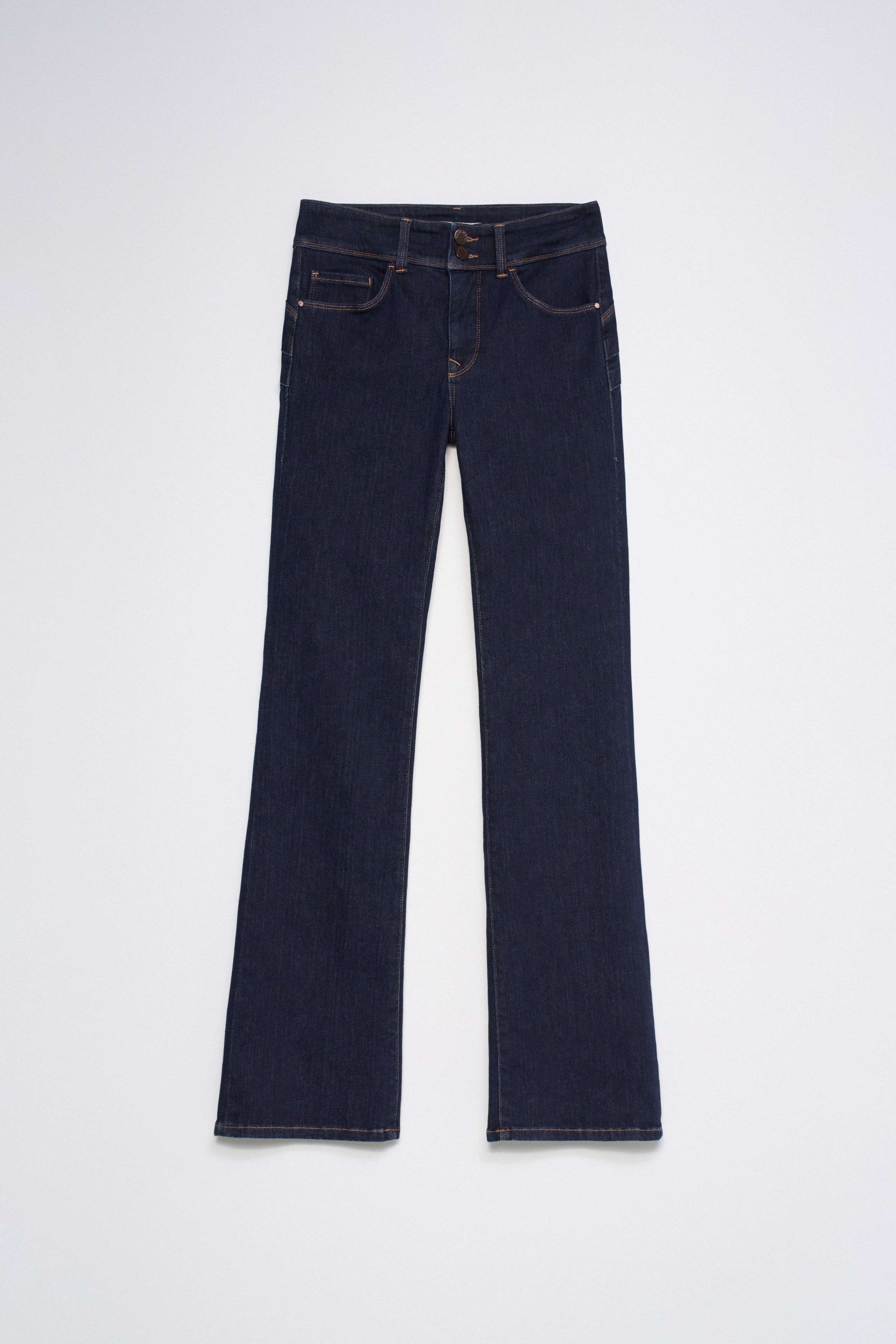 SECRET PUSH IN BOOTCUT JEANS