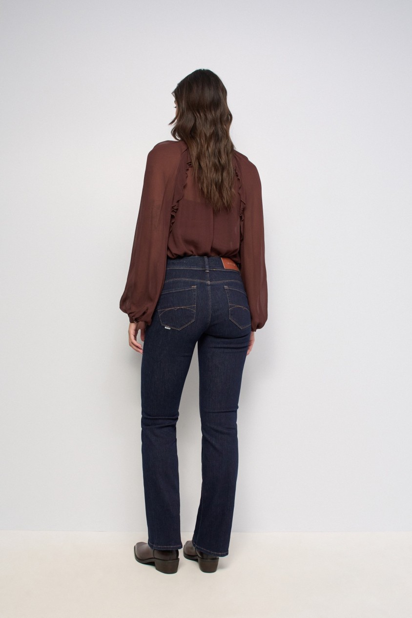 SECRET PUSH IN BOOTCUT JEANS